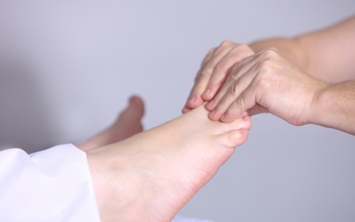 Massage treatment for acute leg pain